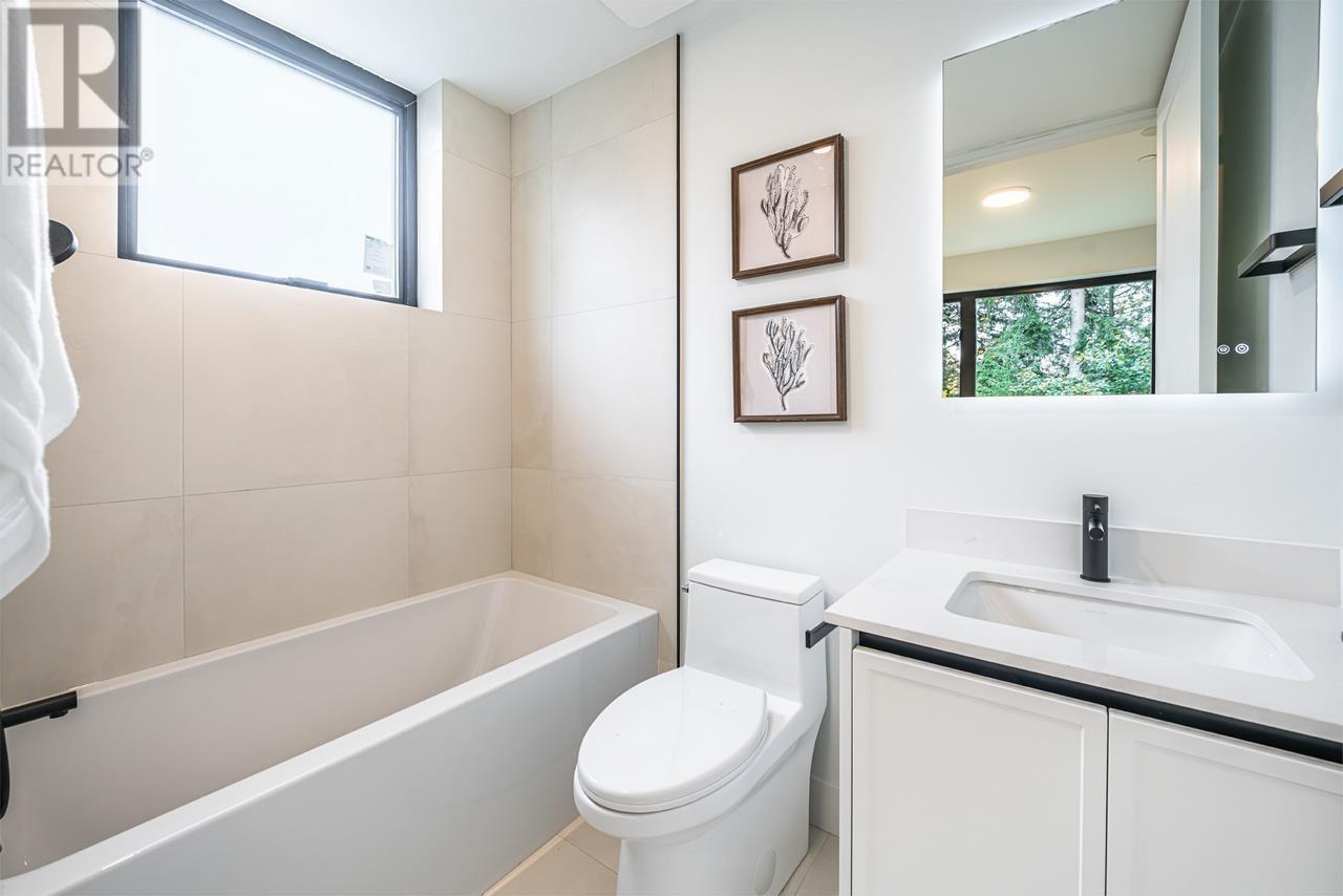 Listing Picture 34 of 40 : 1 3841 W 27TH AVENUE, Vancouver / 溫哥華 - 魯藝地產 Yvonne Lu Group - MLS Medallion Club Member