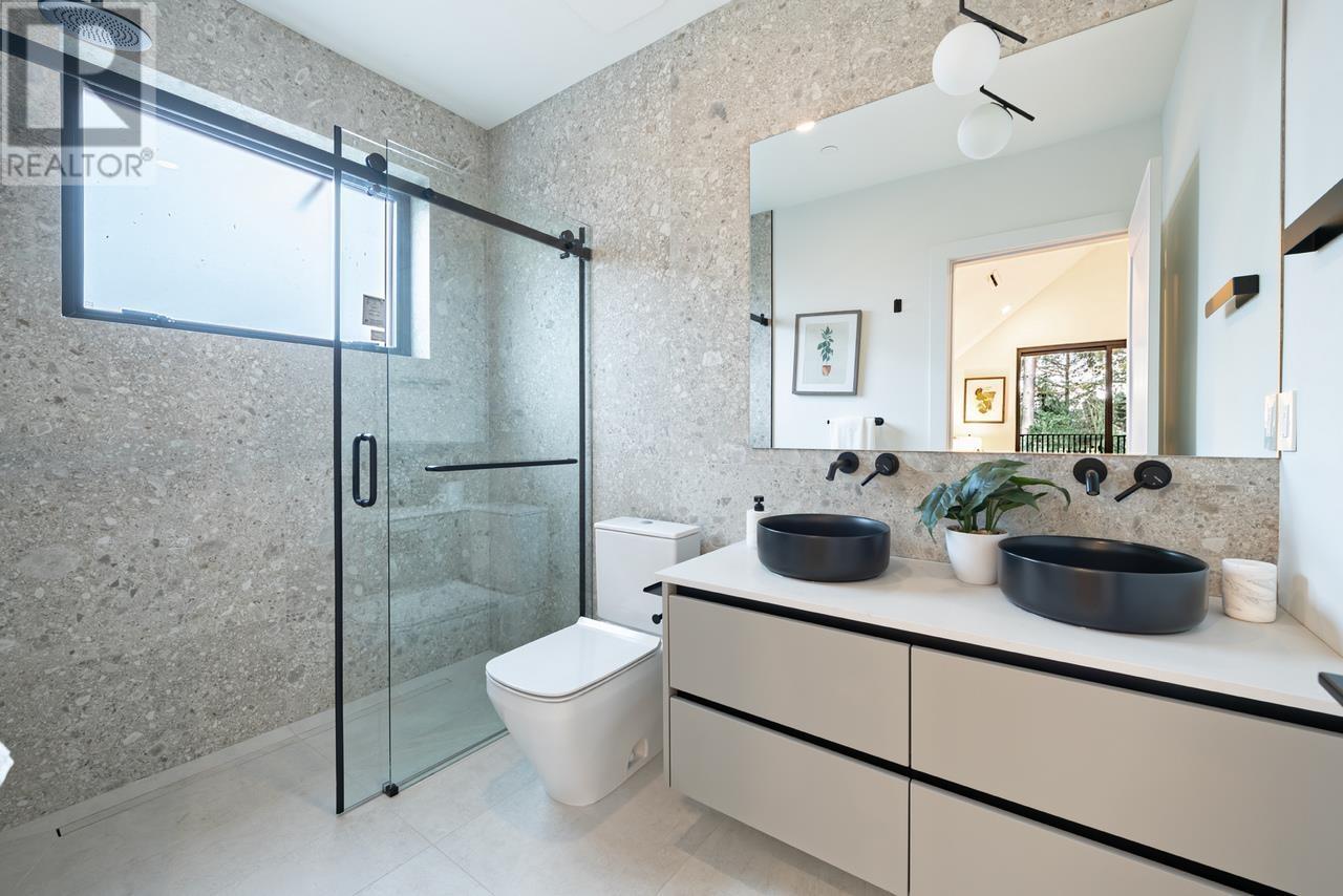 Listing Picture 32 of 40 : 1 3841 W 27TH AVENUE, Vancouver / 溫哥華 - 魯藝地產 Yvonne Lu Group - MLS Medallion Club Member