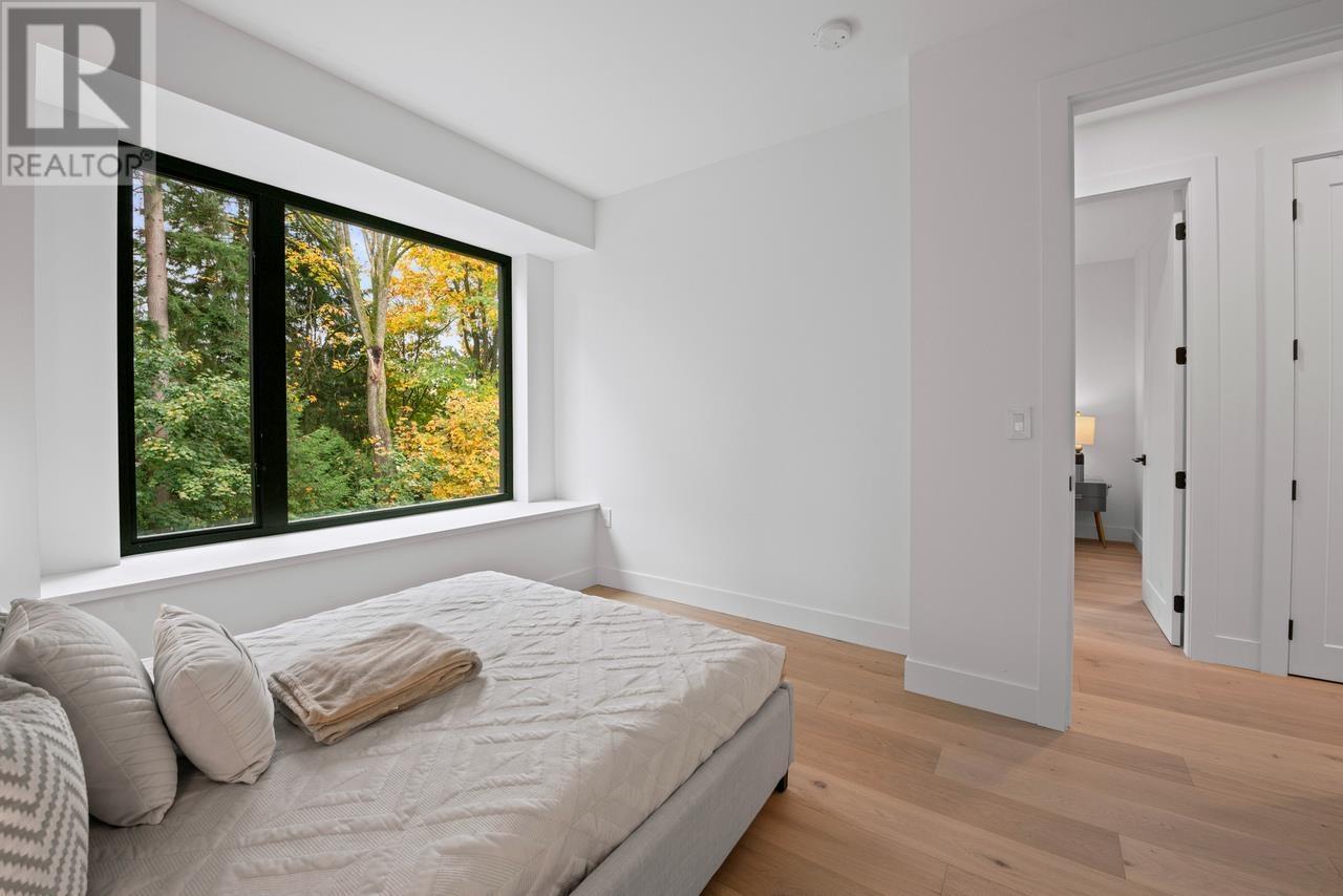 Listing Picture 24 of 40 : 1 3841 W 27TH AVENUE, Vancouver / 溫哥華 - 魯藝地產 Yvonne Lu Group - MLS Medallion Club Member