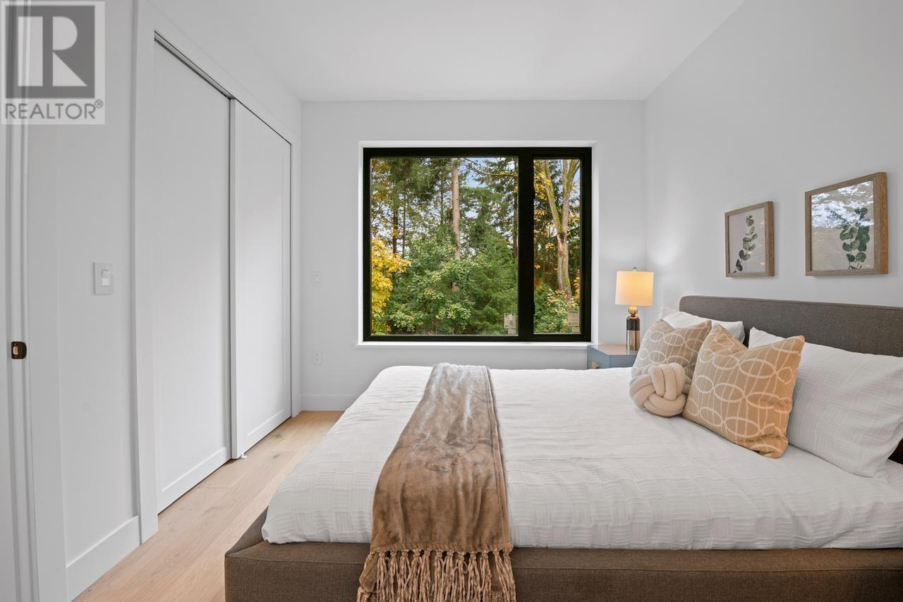 Listing Picture 36 of 40 : 1 3841 W 27TH AVENUE, Vancouver / 溫哥華 - 魯藝地產 Yvonne Lu Group - MLS Medallion Club Member