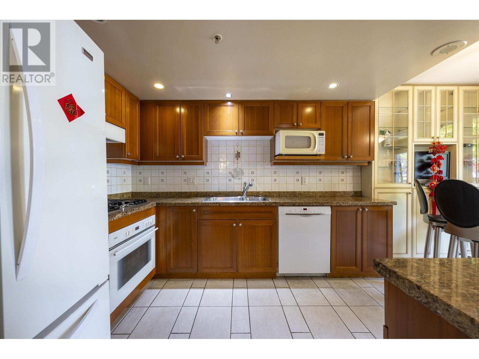 Listing Picture 10 of 33 : 205 638 W 45TH AVENUE, Vancouver / 溫哥華 - 魯藝地產 Yvonne Lu Group - MLS Medallion Club Member