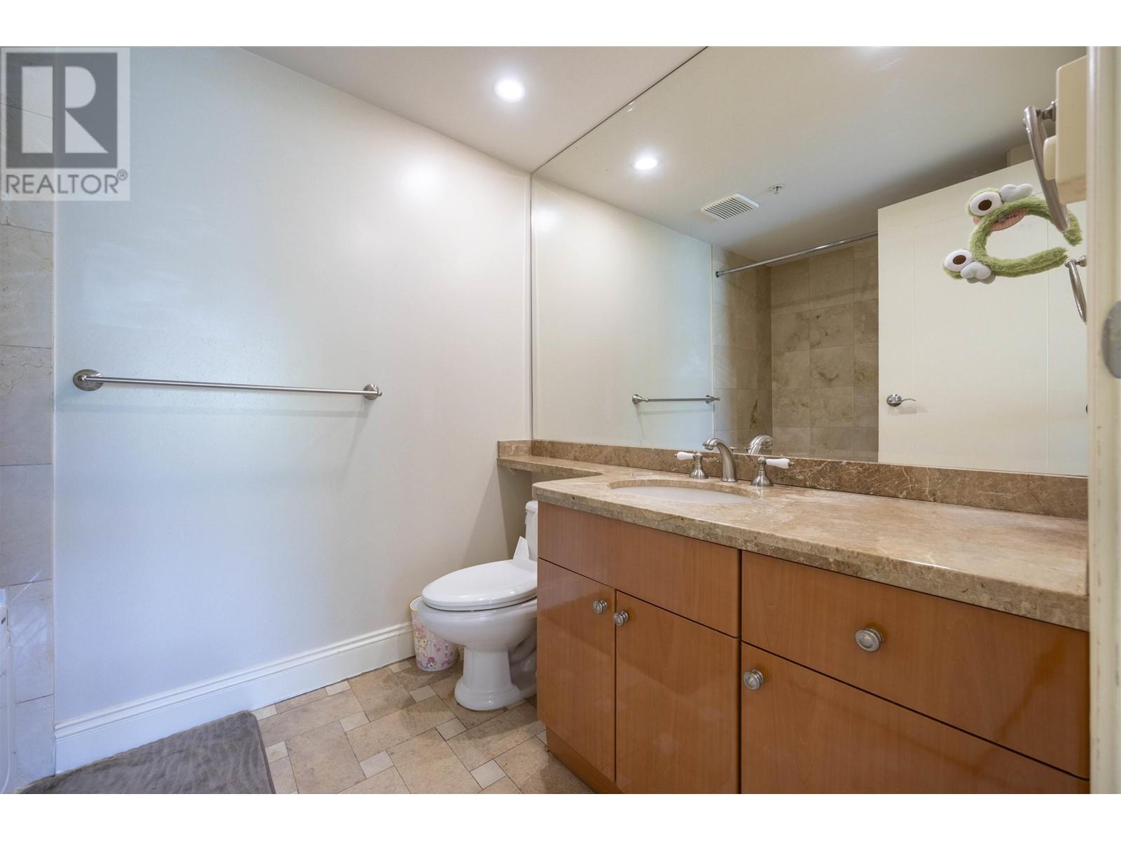 Listing Picture 14 of 33 : 205 638 W 45TH AVENUE, Vancouver / 溫哥華 - 魯藝地產 Yvonne Lu Group - MLS Medallion Club Member