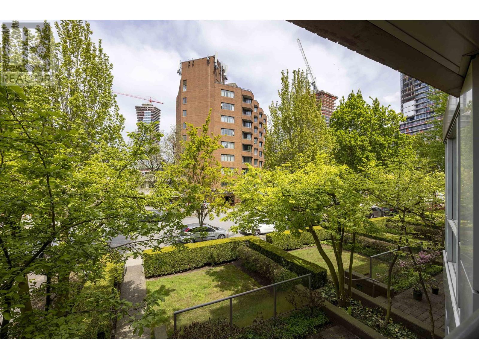 Listing Picture 20 of 33 : 205 638 W 45TH AVENUE, Vancouver / 溫哥華 - 魯藝地產 Yvonne Lu Group - MLS Medallion Club Member