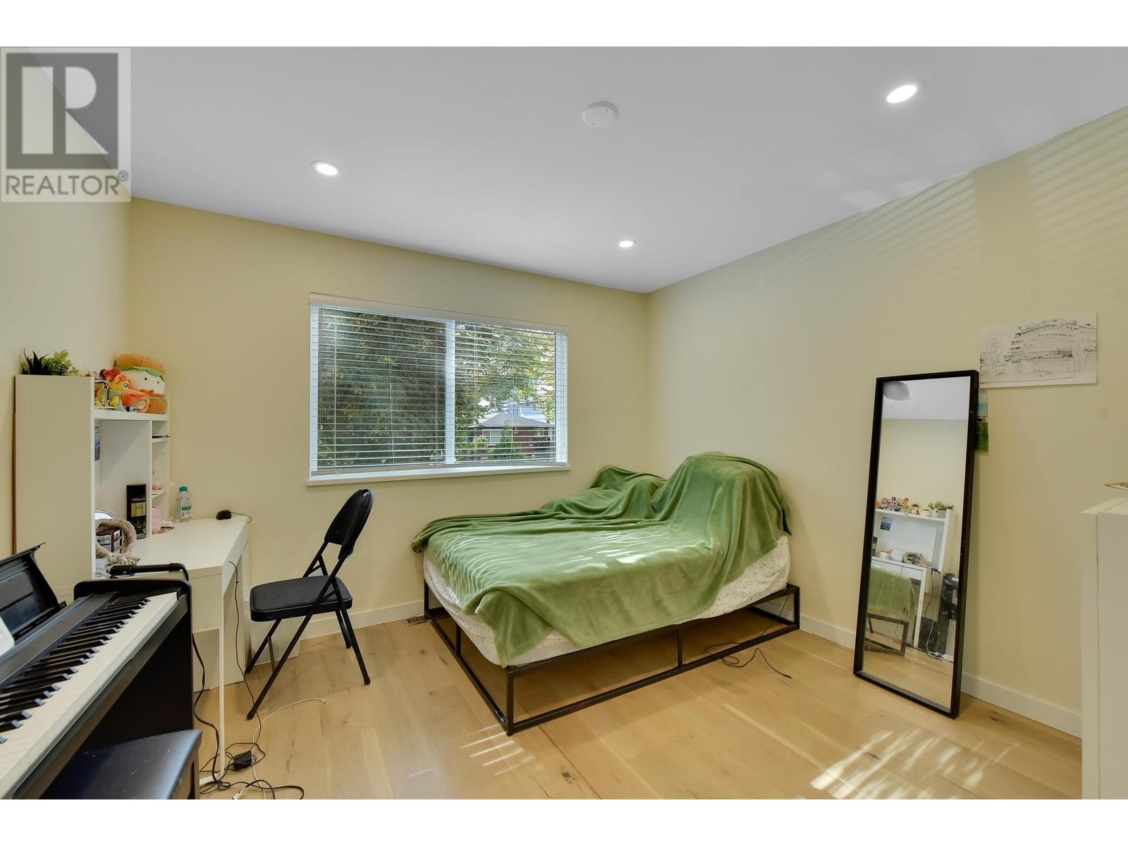 Listing Picture 14 of 39 : 3549 MONMOUTH AVENUE, Vancouver / 溫哥華 - 魯藝地產 Yvonne Lu Group - MLS Medallion Club Member