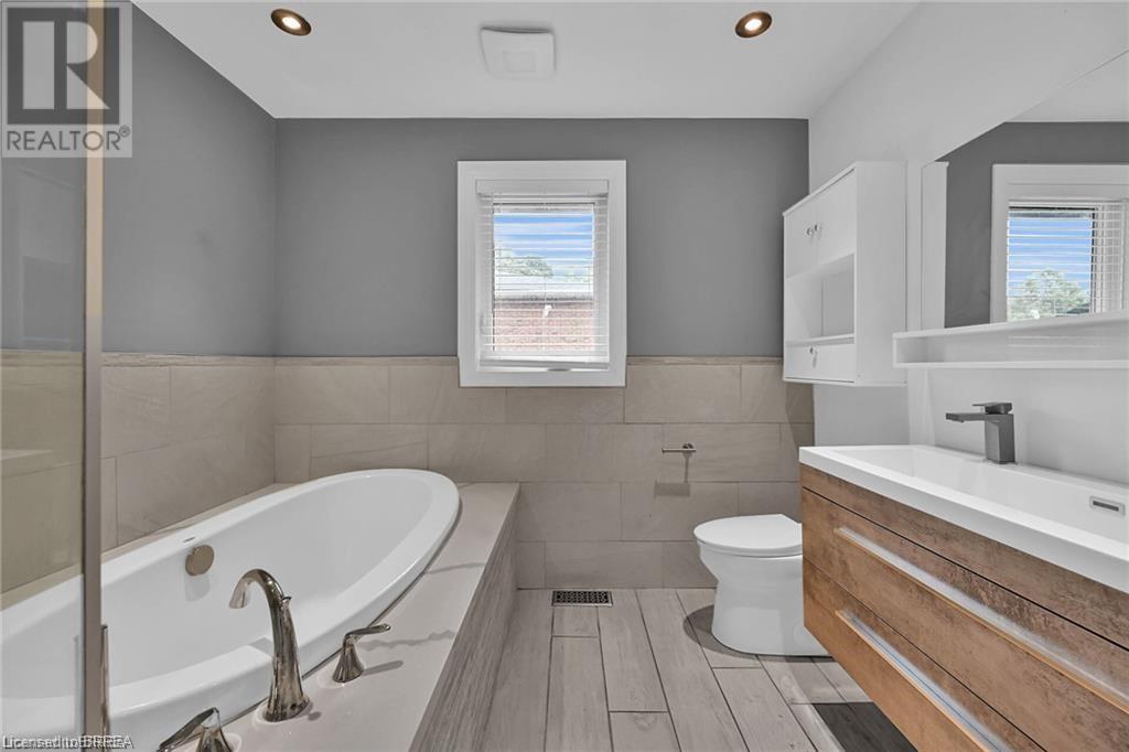 396 Denlow Avenue, Hamilton, Ontario  L9C 6Z5 - Photo 13 - 40679411