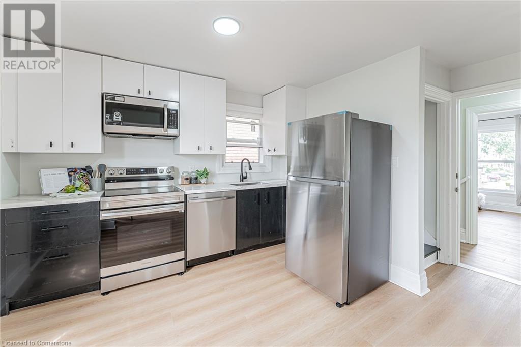 15 Barnesdale Avenue N, Hamilton, Ontario  L8L 6R4 - Photo 2 - 40671925