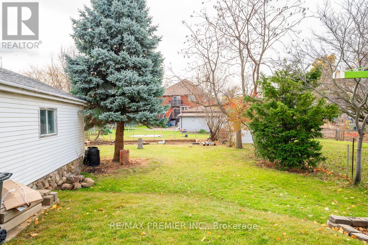 Bsmt - 25 Wallasey Avenue, Toronto (Humberlea-Pelmo Park), Ontario  M9M 1E1 - Photo 2 - W10875021