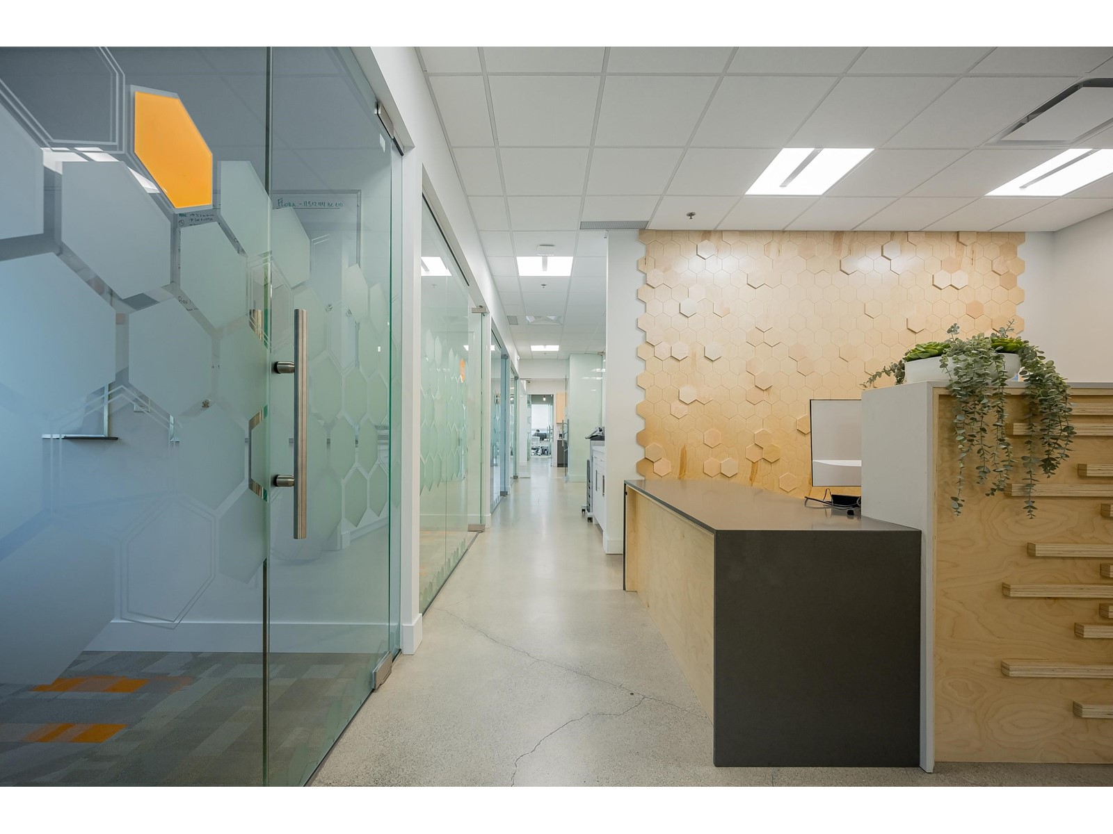 202 15350 CROYDON DRIVE, surrey, British Columbia