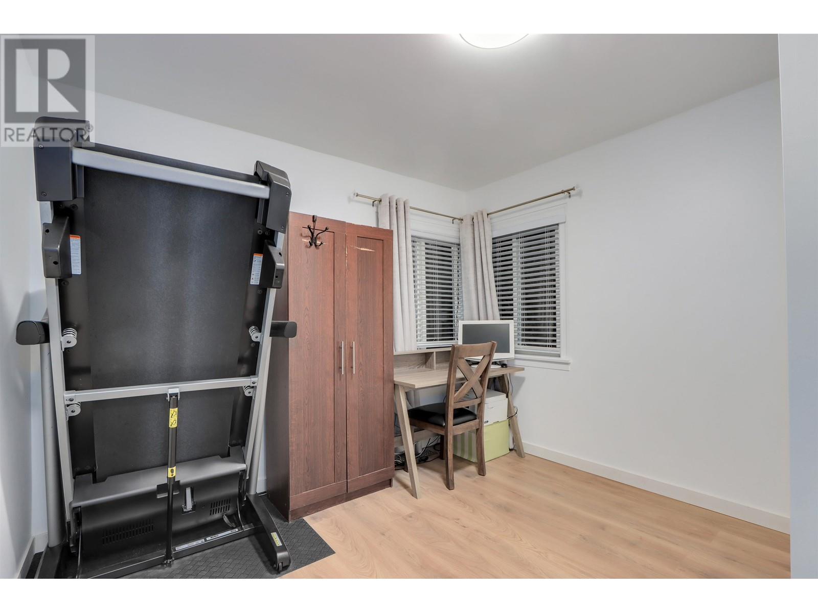 301 Mariner Way, Coquitlam, British Columbia  V3K 1N5 - Photo 11 - R2946561