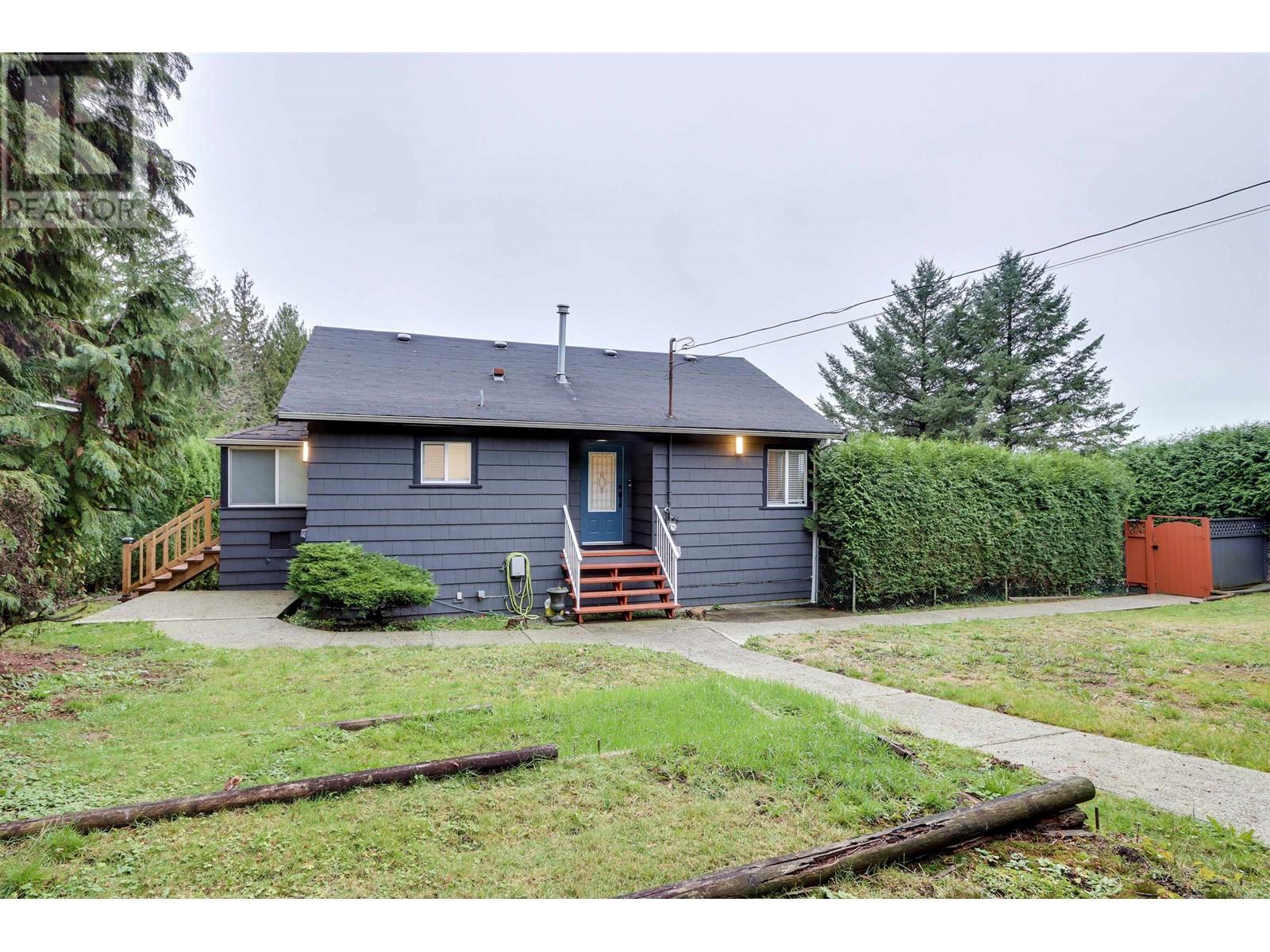 301 Mariner Way, Coquitlam, British Columbia  V3K 1N5 - Photo 2 - R2946561