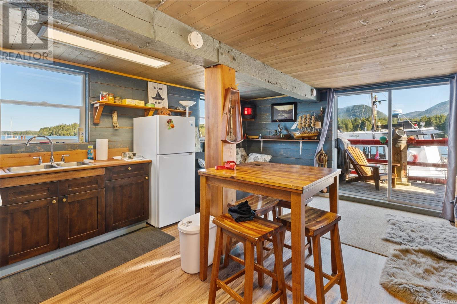 2015 Bay St, Ucluelet, British Columbia  V0R 3A0 - Photo 13 - 981232