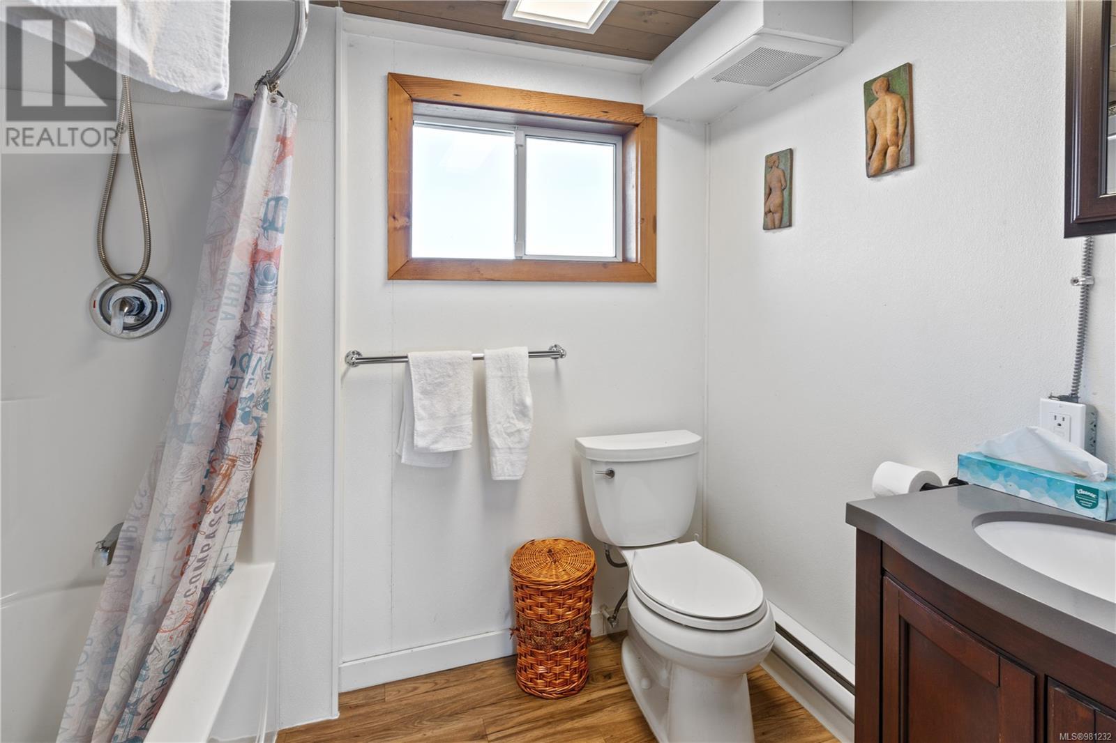2015 Bay St, Ucluelet, British Columbia  V0R 3A0 - Photo 14 - 981232