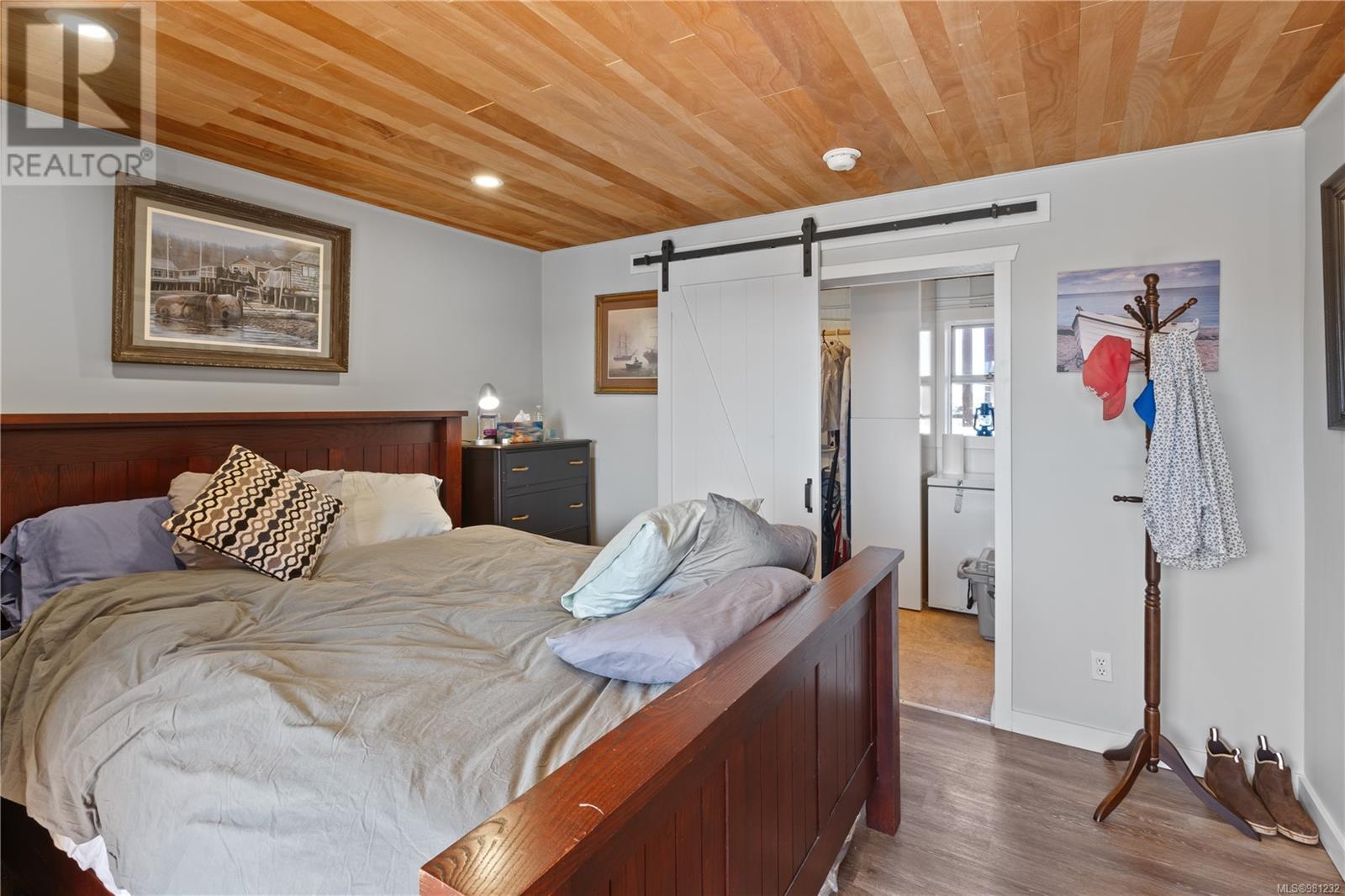 2015 Bay St, Ucluelet, British Columbia  V0R 3A0 - Photo 19 - 981232