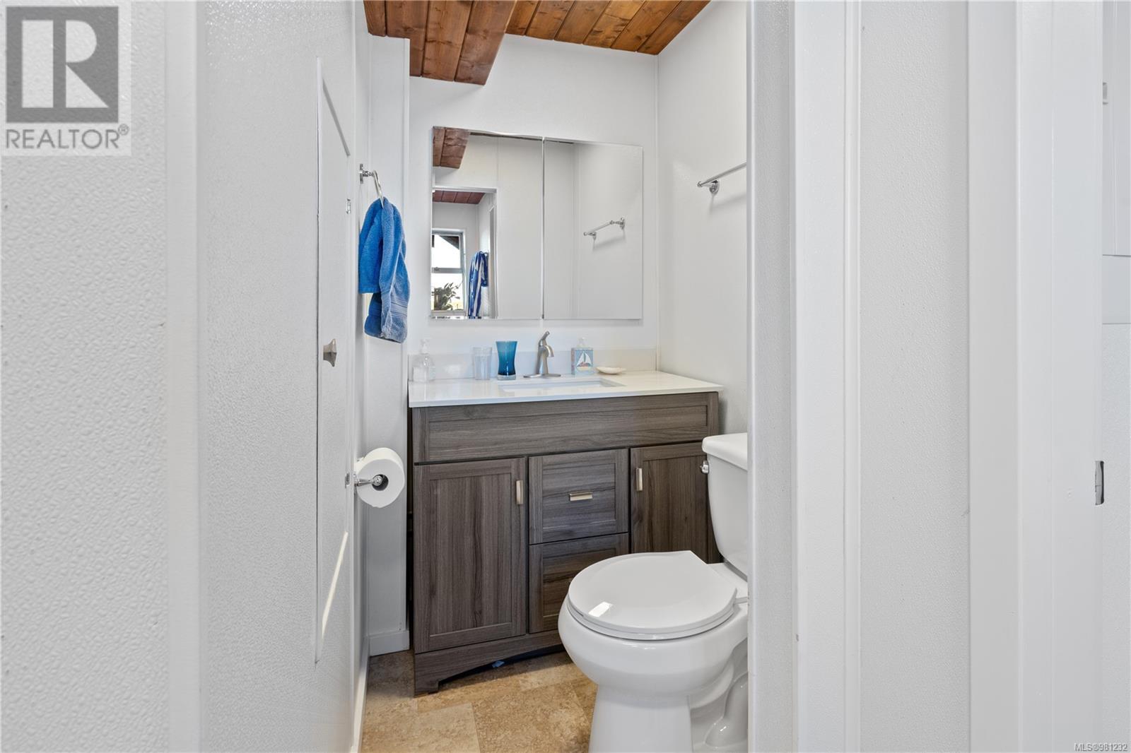 2015 Bay St, Ucluelet, British Columbia  V0R 3A0 - Photo 23 - 981232