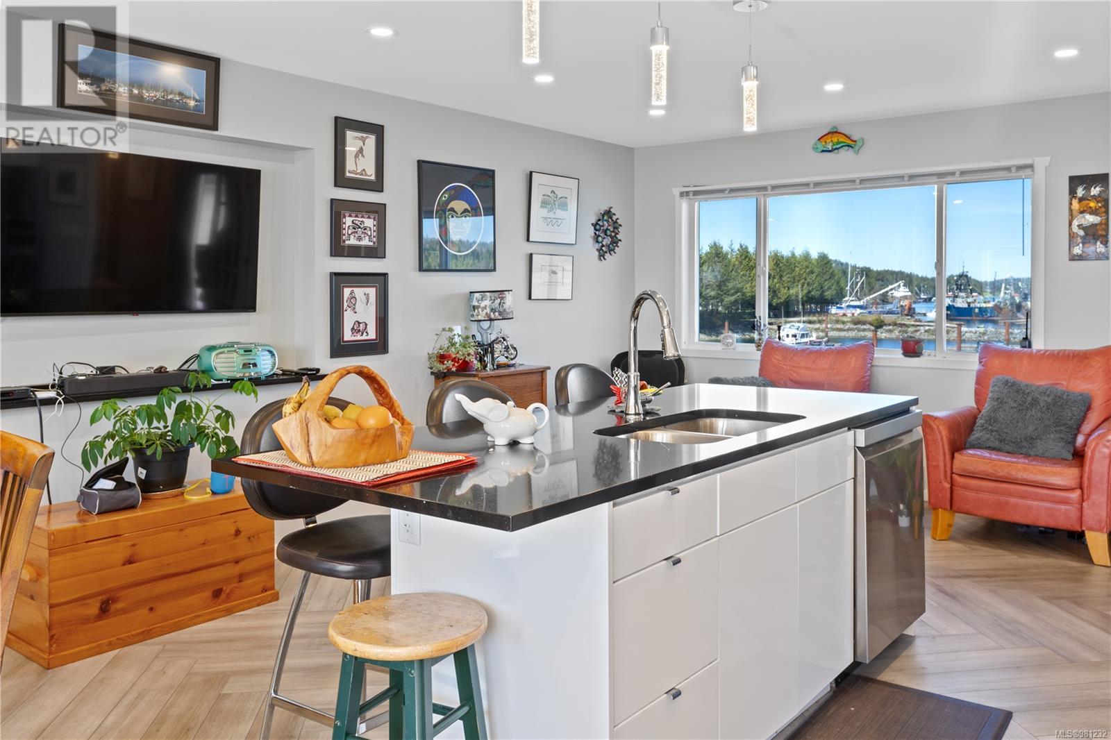 2015 Bay St, Ucluelet, British Columbia  V0R 3A0 - Photo 26 - 981232