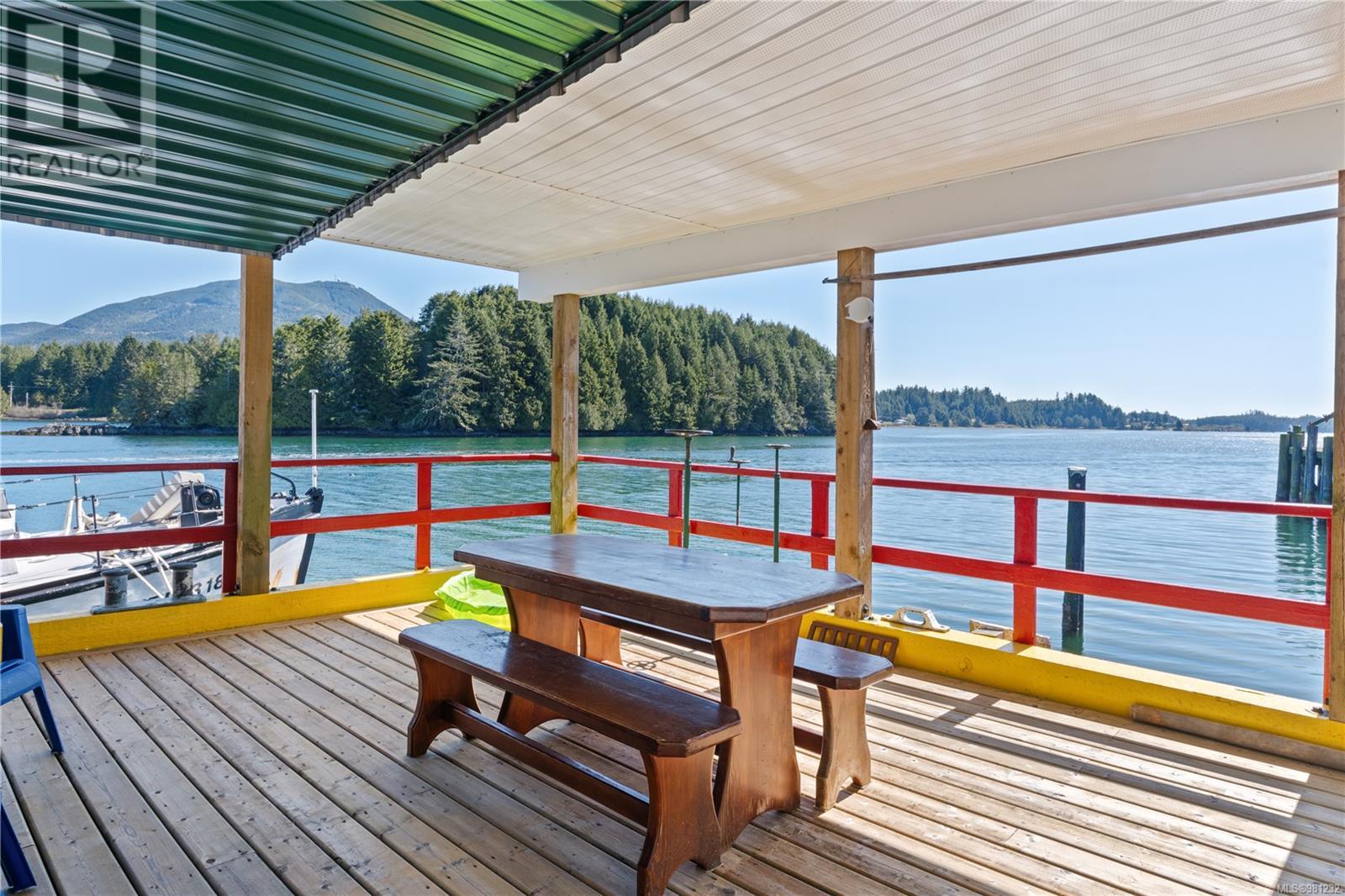 2015 Bay St, Ucluelet, British Columbia  V0R 3A0 - Photo 3 - 981232