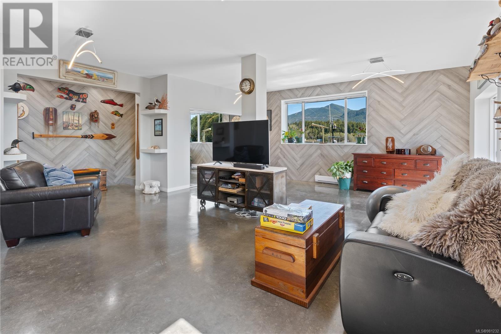 2015 Bay St, Ucluelet, British Columbia  V0R 3A0 - Photo 35 - 981232