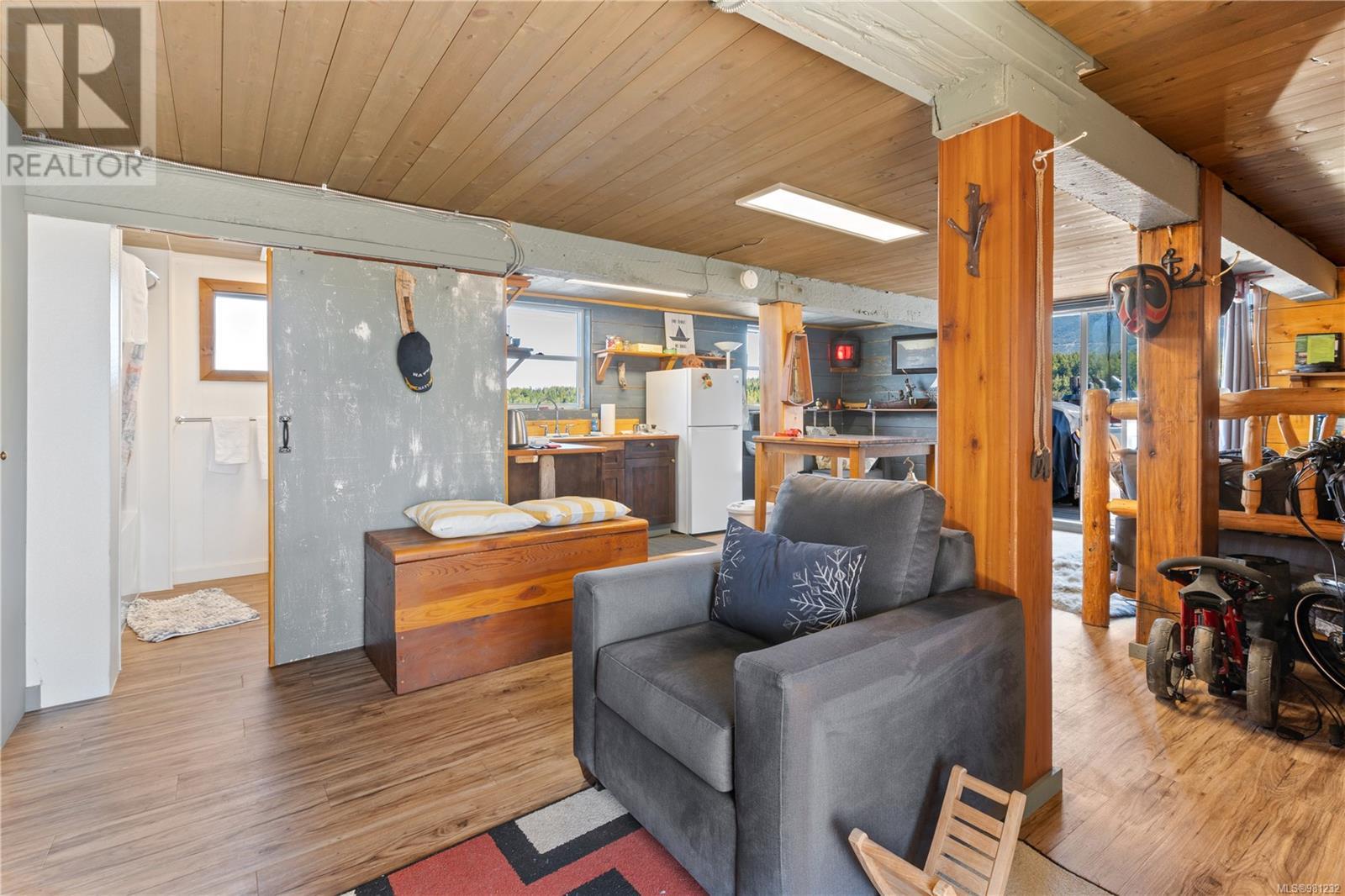 2015 Bay St, Ucluelet, British Columbia  V0R 3A0 - Photo 7 - 981232
