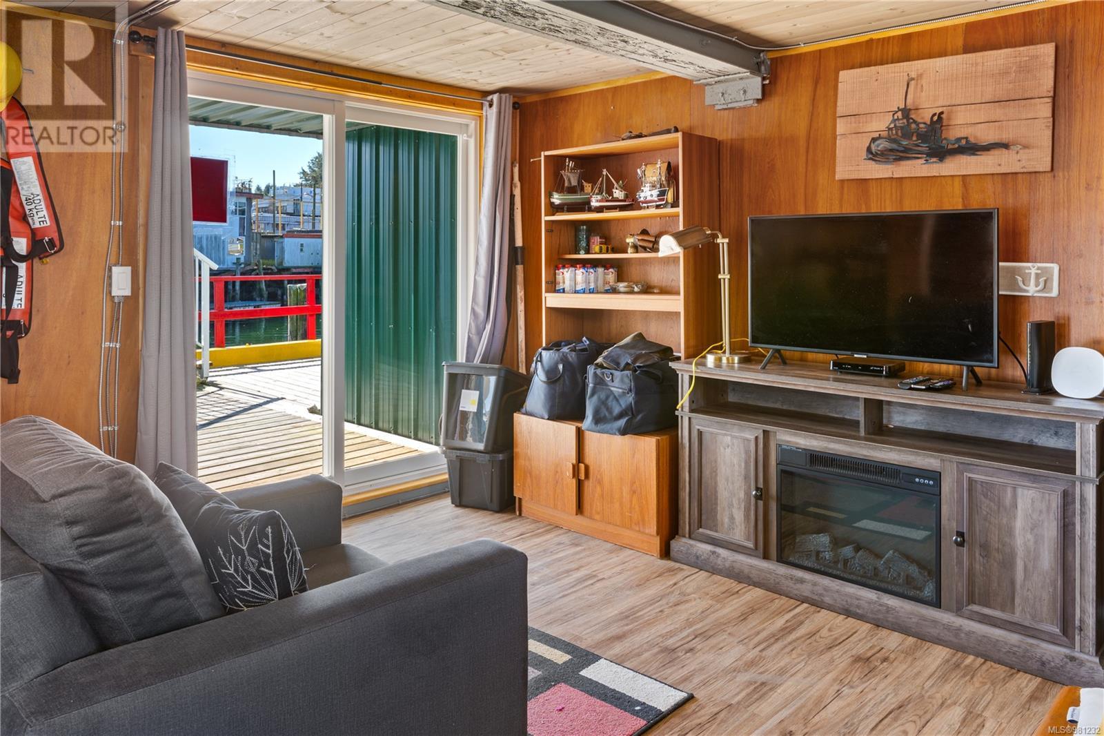 2015 Bay St, Ucluelet, British Columbia  V0R 3A0 - Photo 9 - 981232