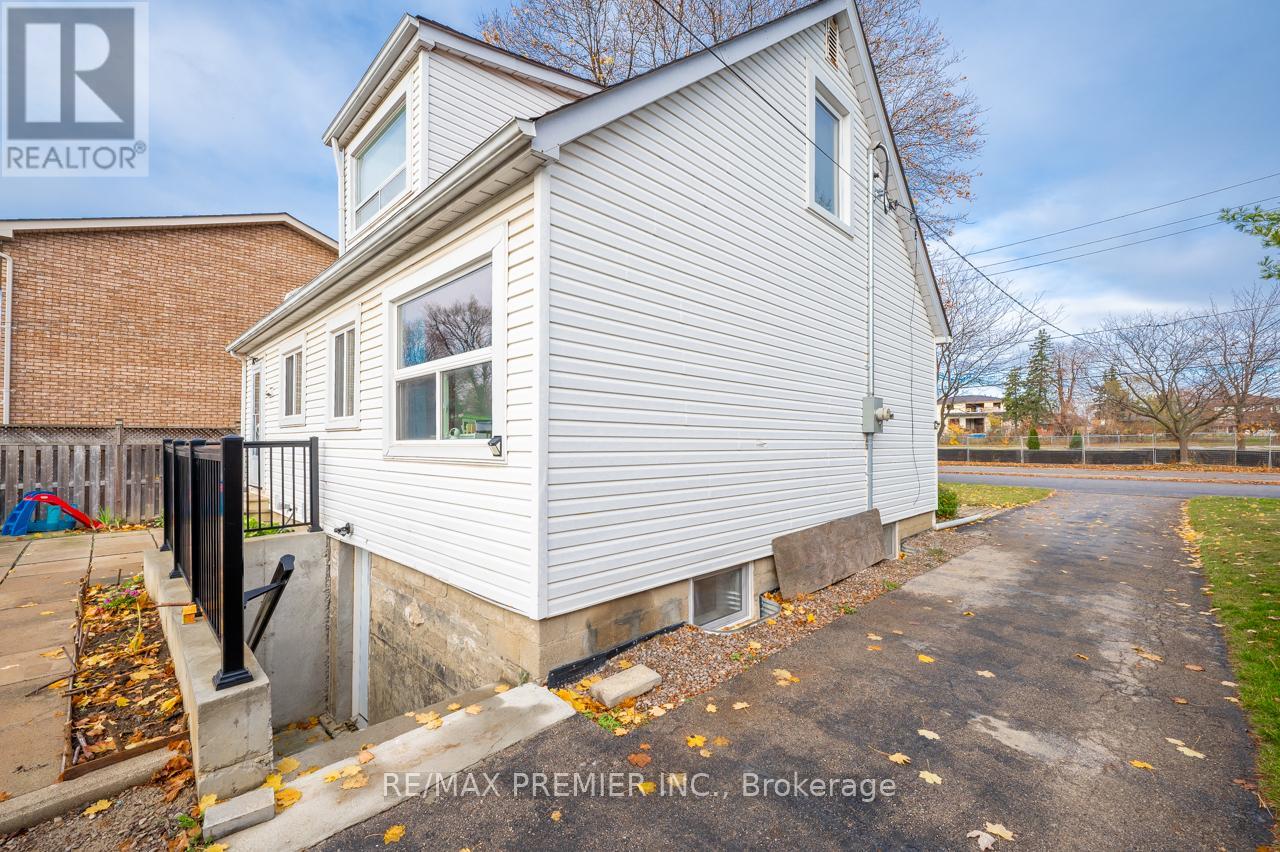 Bsmt - 25 Wallasey Avenue, Toronto, Ontario  M9M 1E1 - Photo 19 - W10875021