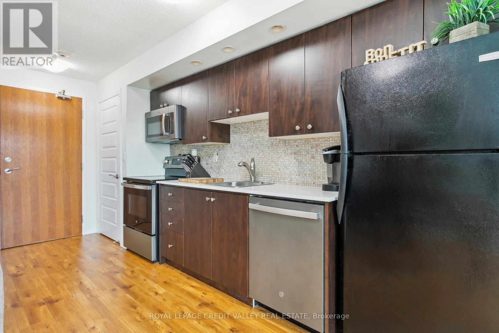 Property at 217 - 215 QUEEN STREET image 4
