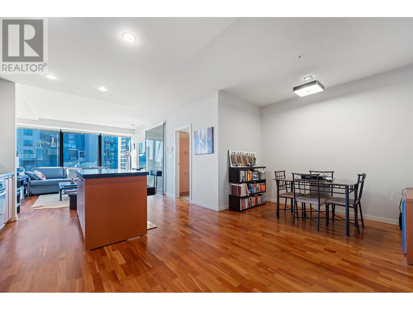 Listing Picture 13 of 33 : 1501 1333 W GEORGIA STREET, Vancouver / 溫哥華 - 魯藝地產 Yvonne Lu Group - MLS Medallion Club Member