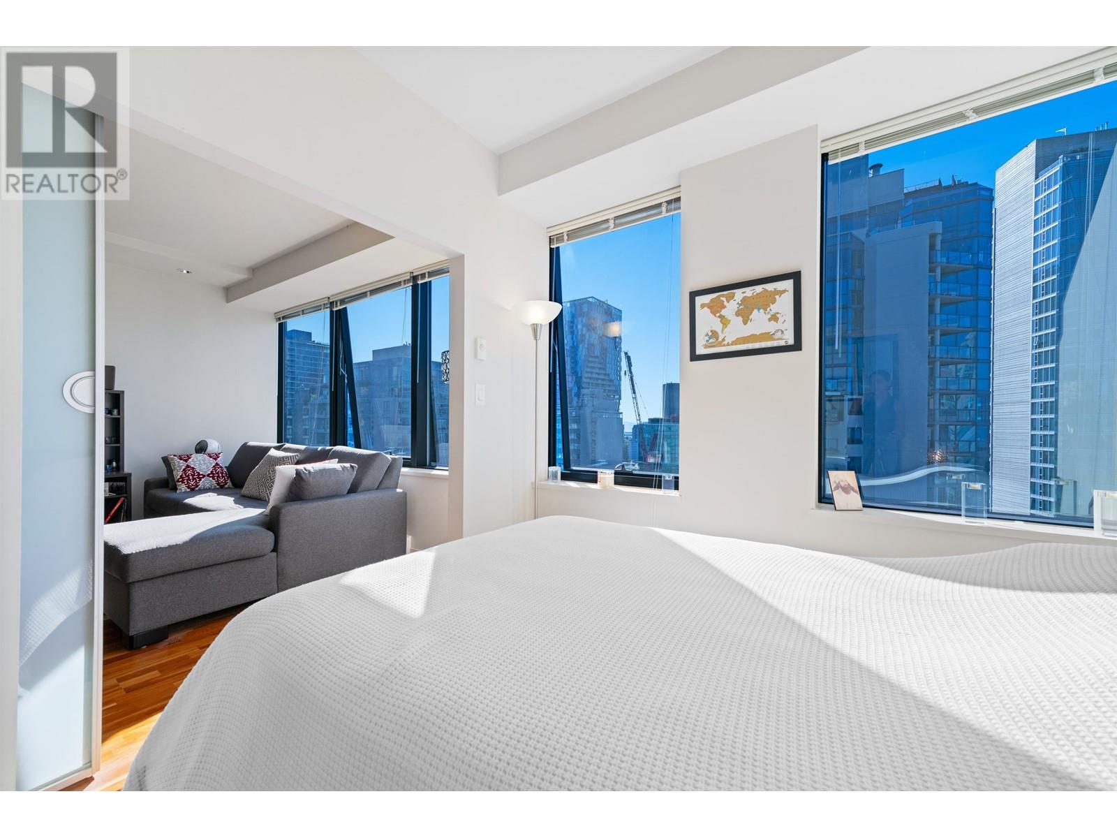 Listing Picture 19 of 33 : 1501 1333 W GEORGIA STREET, Vancouver / 溫哥華 - 魯藝地產 Yvonne Lu Group - MLS Medallion Club Member