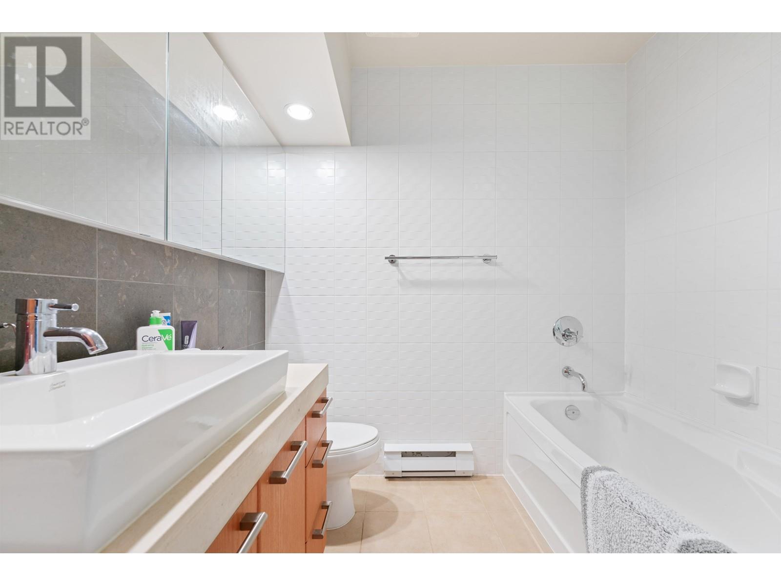 Listing Picture 21 of 33 : 1501 1333 W GEORGIA STREET, Vancouver / 溫哥華 - 魯藝地產 Yvonne Lu Group - MLS Medallion Club Member