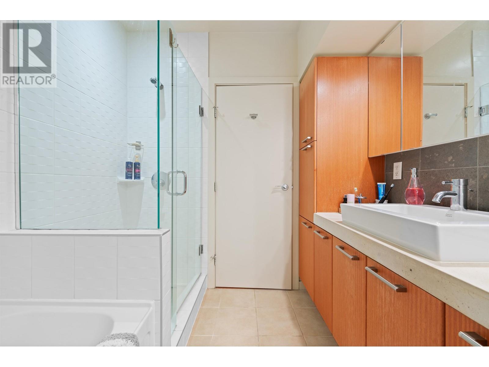 Listing Picture 22 of 33 : 1501 1333 W GEORGIA STREET, Vancouver / 溫哥華 - 魯藝地產 Yvonne Lu Group - MLS Medallion Club Member