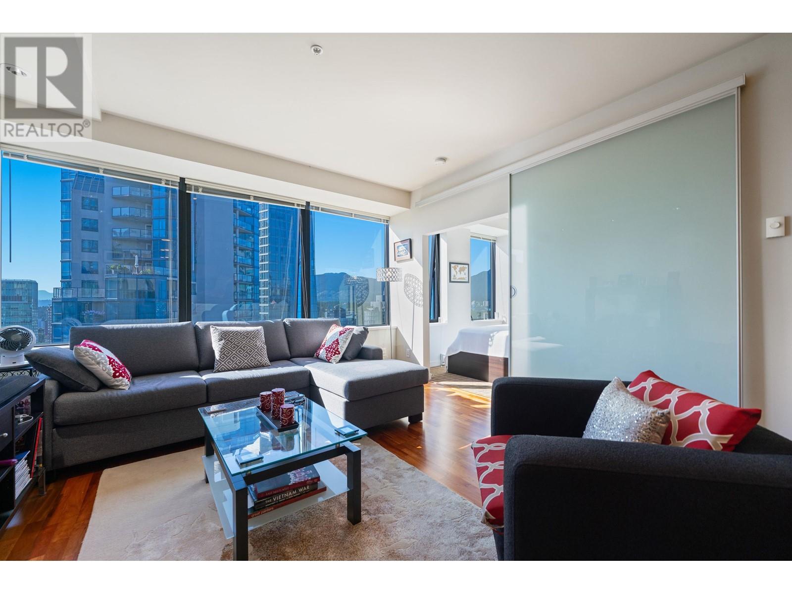 Listing Picture 3 of 33 : 1501 1333 W GEORGIA STREET, Vancouver / 溫哥華 - 魯藝地產 Yvonne Lu Group - MLS Medallion Club Member