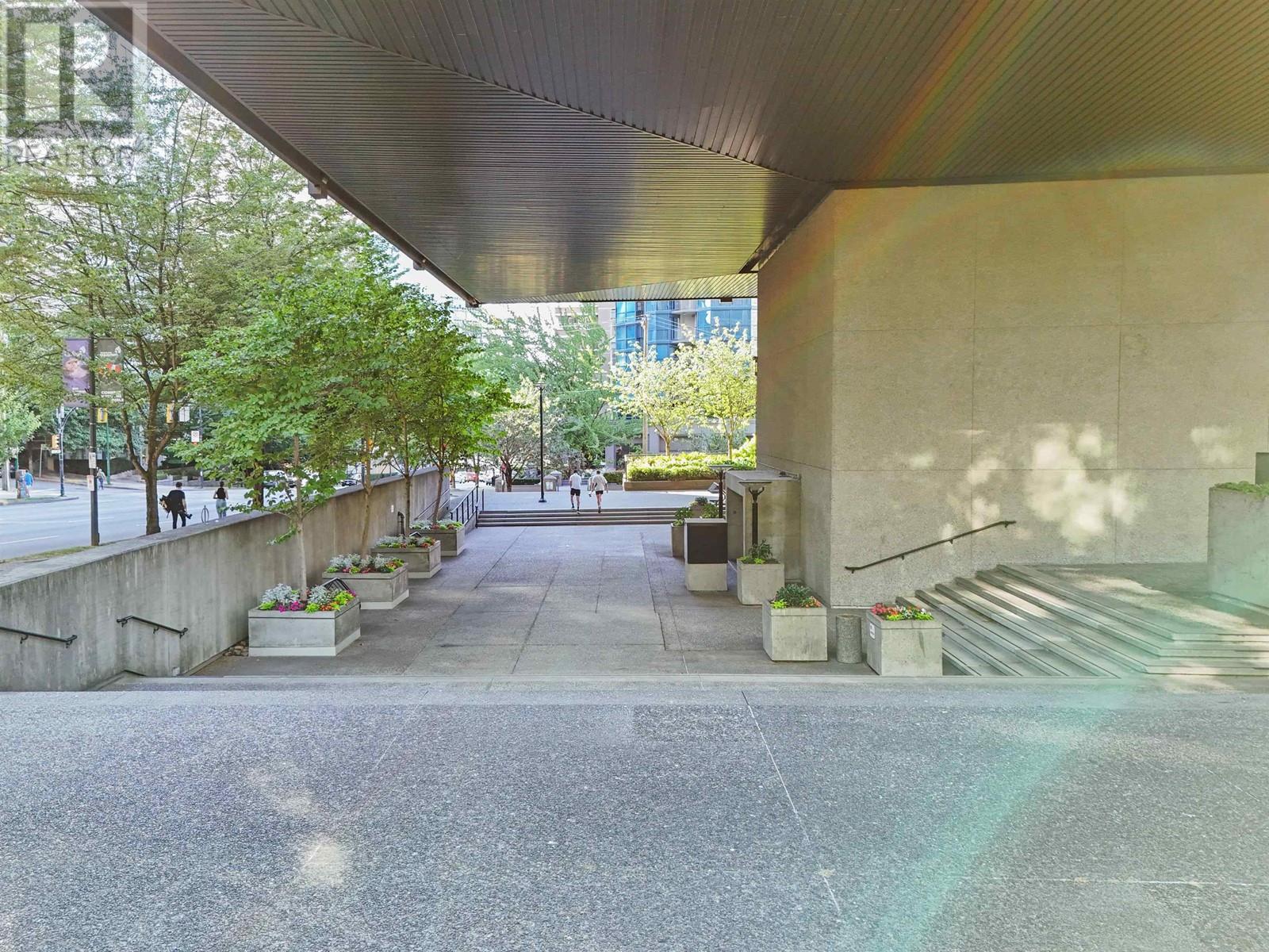 Listing Picture 32 of 33 : 1501 1333 W GEORGIA STREET, Vancouver / 溫哥華 - 魯藝地產 Yvonne Lu Group - MLS Medallion Club Member