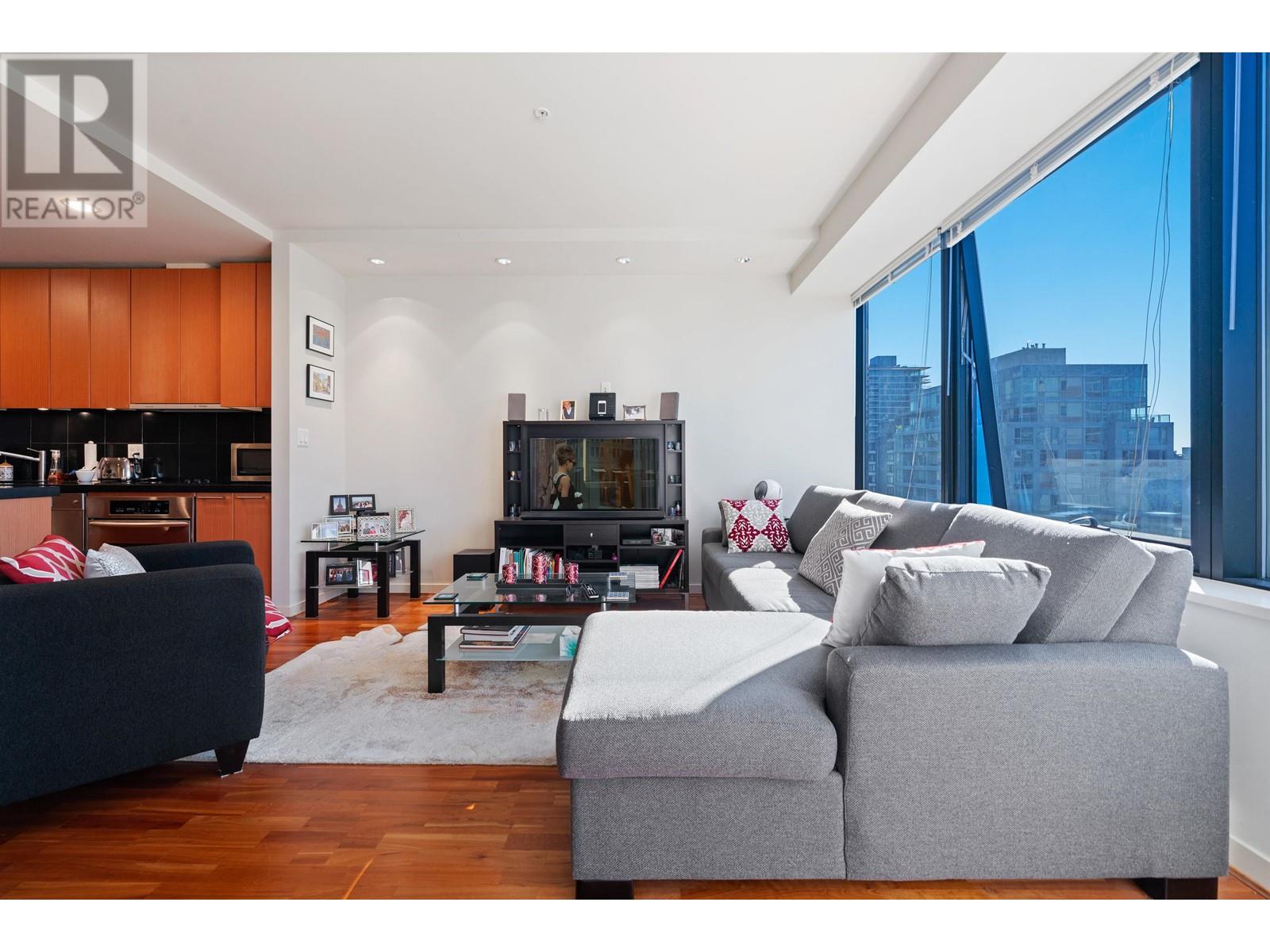 Listing Picture 6 of 33 : 1501 1333 W GEORGIA STREET, Vancouver / 溫哥華 - 魯藝地產 Yvonne Lu Group - MLS Medallion Club Member