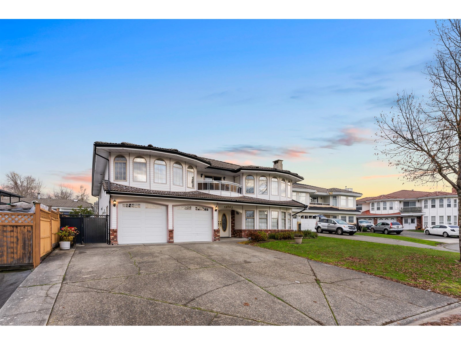 Property at 13703 90A AVENUE image 2