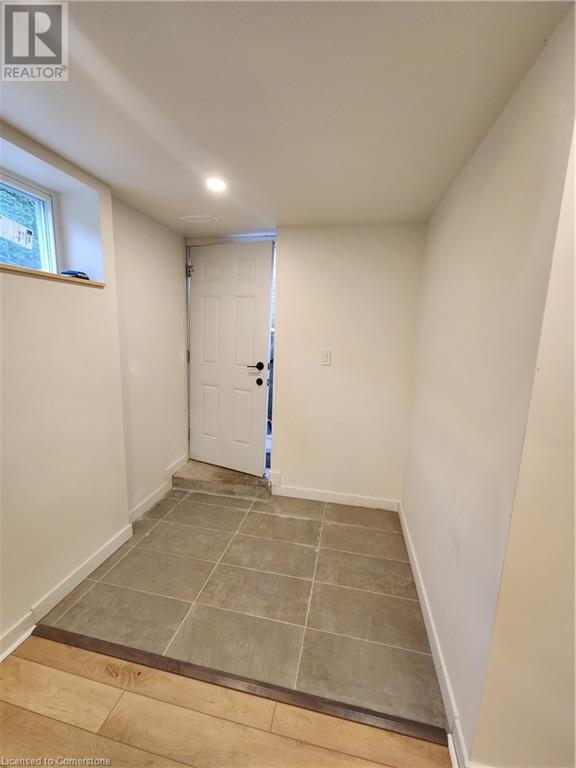 21 Mcintosh Avenue, Hamilton, Ontario  L9B 1J3 - Photo 5 - 40680899