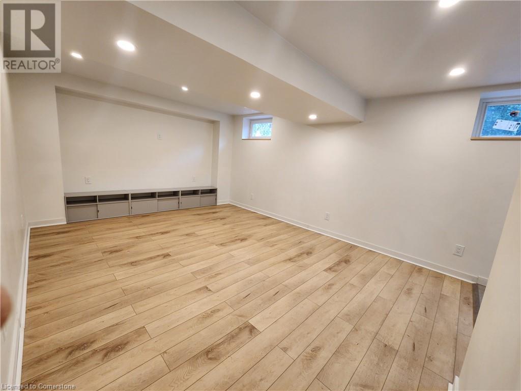 21 Mcintosh Avenue, Hamilton, Ontario  L9B 1J3 - Photo 4 - 40680899