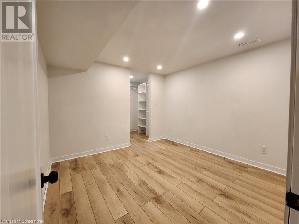 21 Mcintosh Avenue, Hamilton, Ontario  L9B 1J3 - Photo 7 - 40680899