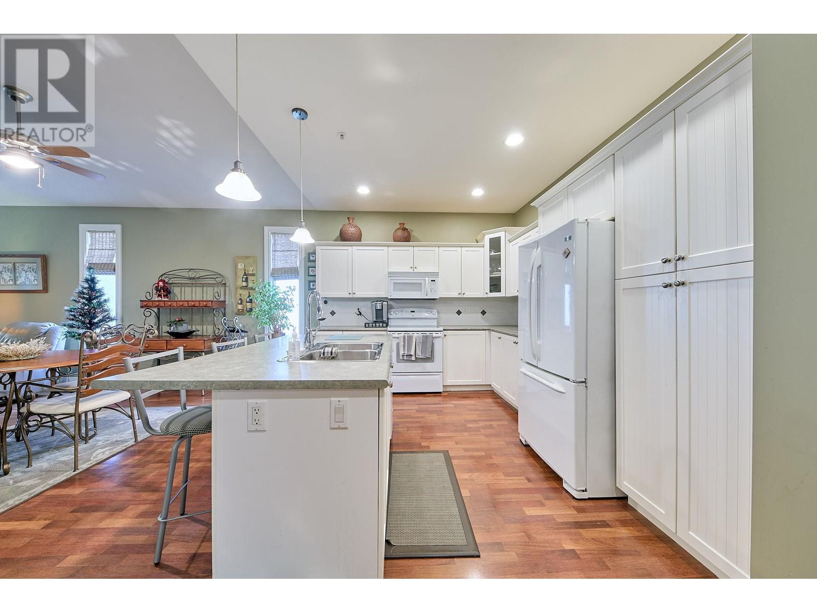 135 19639 Meadow Gardens Way, Pitt Meadows, British Columbia  V3Y 2T5 - Photo 11 - R2946800