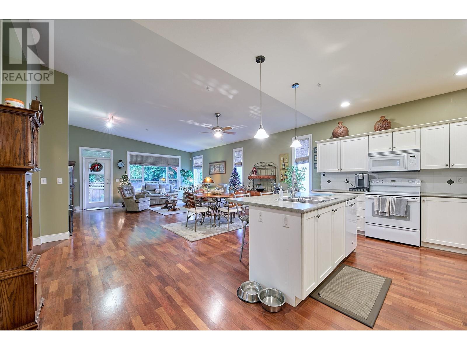 135 19639 Meadow Gardens Way, Pitt Meadows, British Columbia  V3Y 2T5 - Photo 6 - R2946800