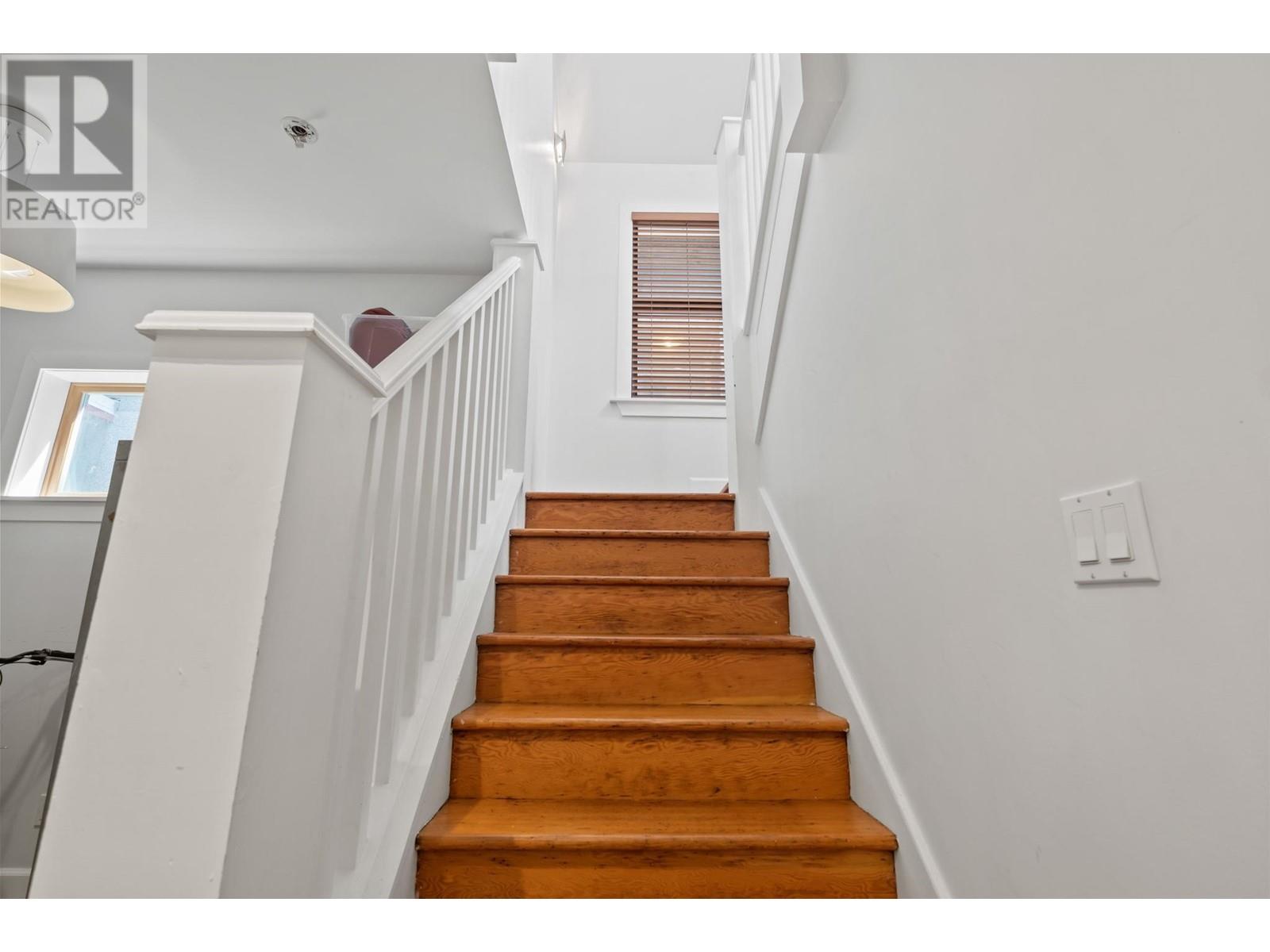 Property at 438 W 17TH AVENUE image 5