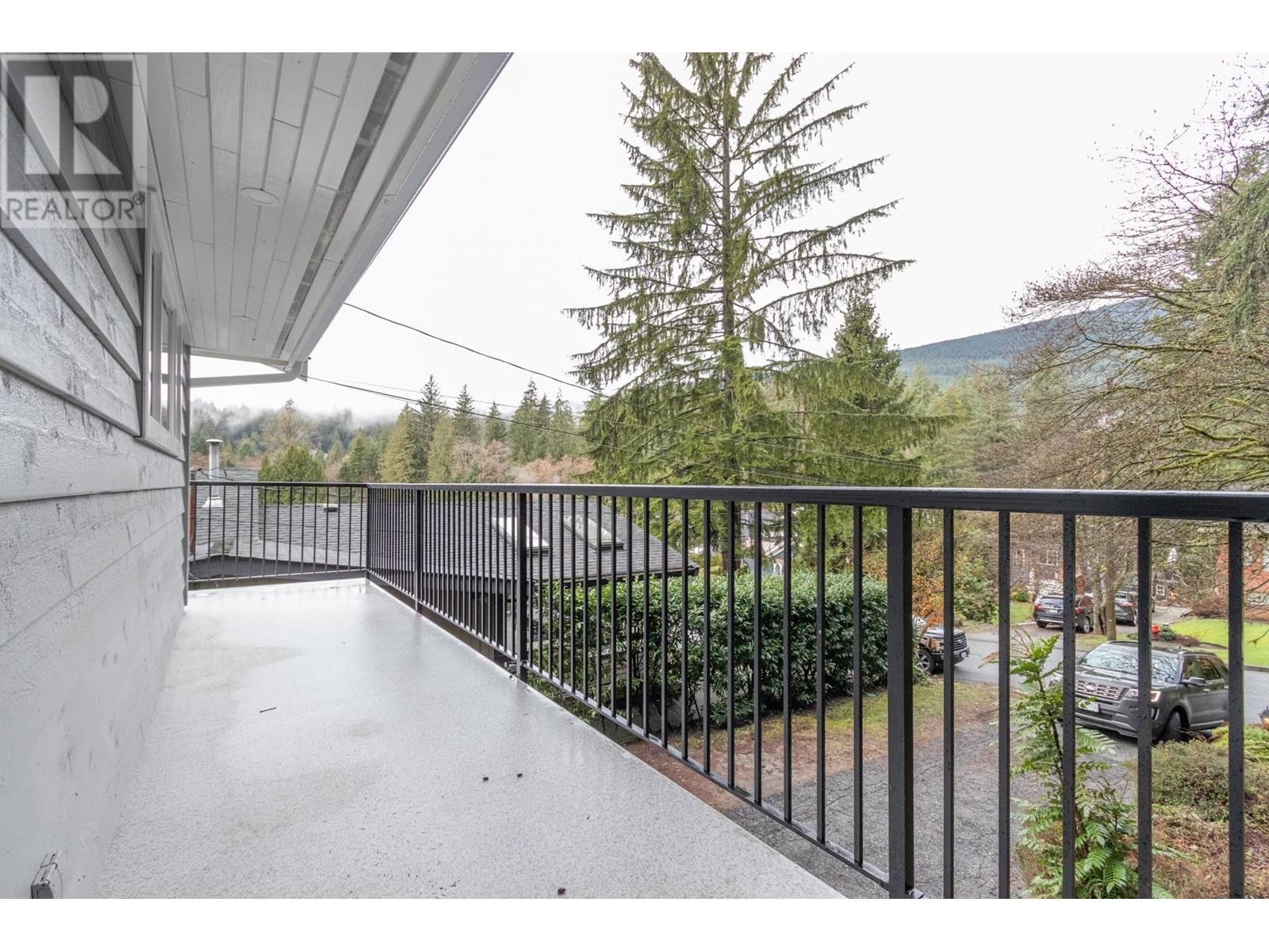 4593 Cliffmont Road, North Vancouver, British Columbia  V7G 1J8 - Photo 2 - R2946011