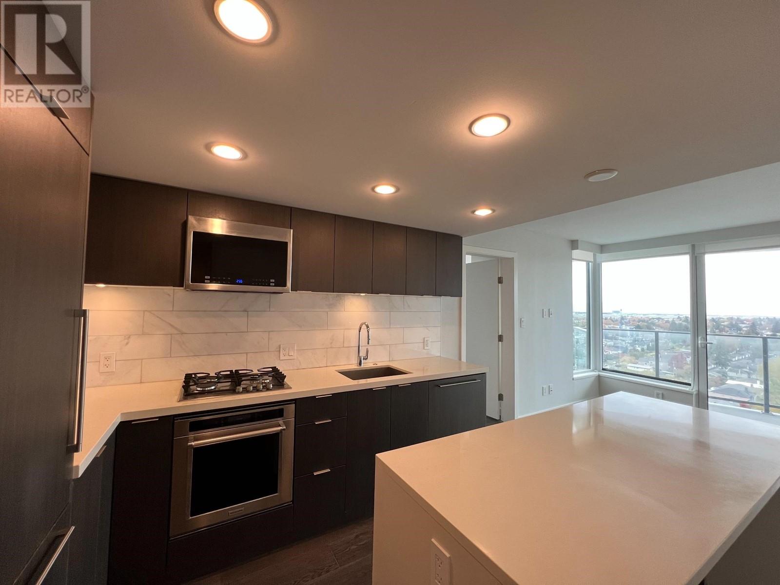 Listing Picture 7 of 19 : 2002 8189 CAMBIE STREET, Vancouver / 溫哥華 - 魯藝地產 Yvonne Lu Group - MLS Medallion Club Member