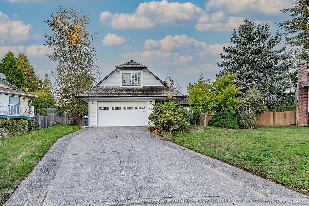 Property at 2522 GROSVENOR PLACE image 2