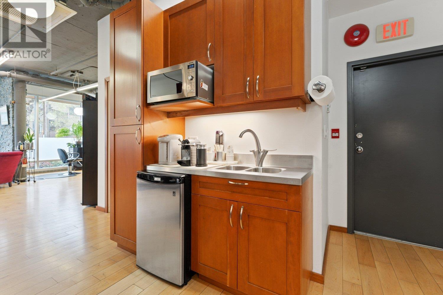 Listing Picture 11 of 20 : 848 W 8TH AVENUE, Vancouver / 溫哥華 - 魯藝地產 Yvonne Lu Group - MLS Medallion Club Member