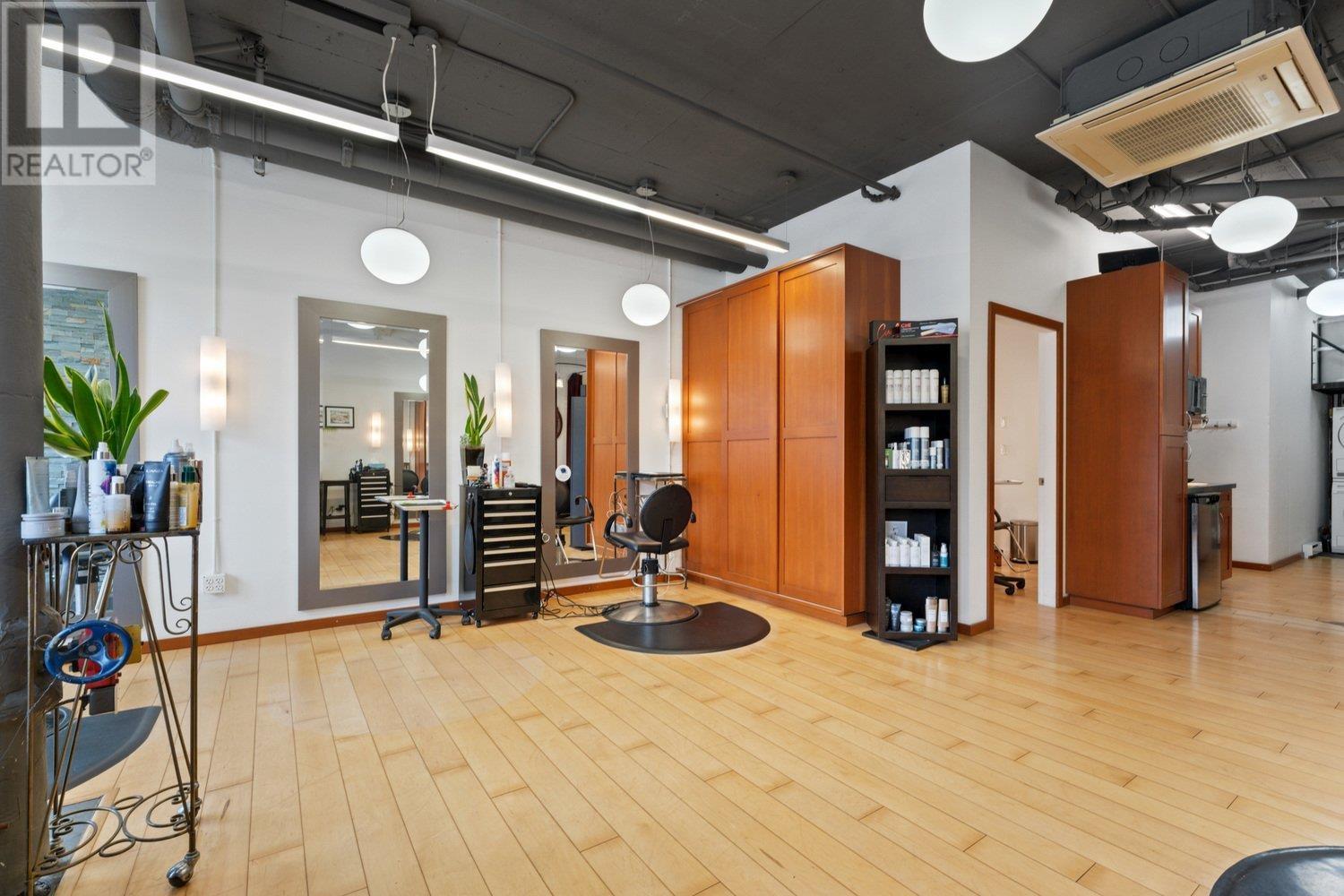 Listing Picture 3 of 20 : 848 W 8TH AVENUE, Vancouver / 溫哥華 - 魯藝地產 Yvonne Lu Group - MLS Medallion Club Member