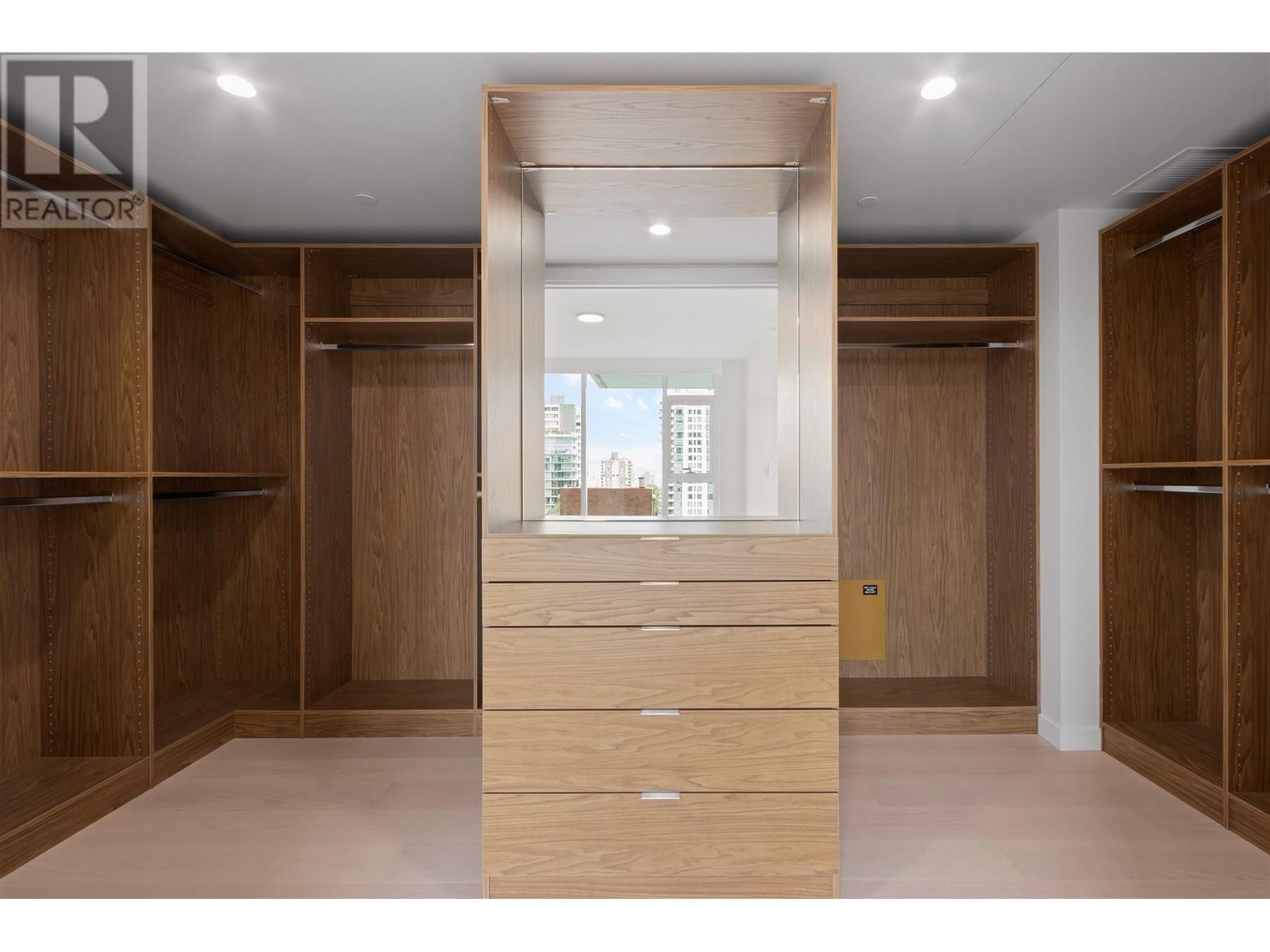 Listing Picture 13 of 32 : 1504 1335 HOWE STREET, Vancouver / 溫哥華 - 魯藝地產 Yvonne Lu Group - MLS Medallion Club Member