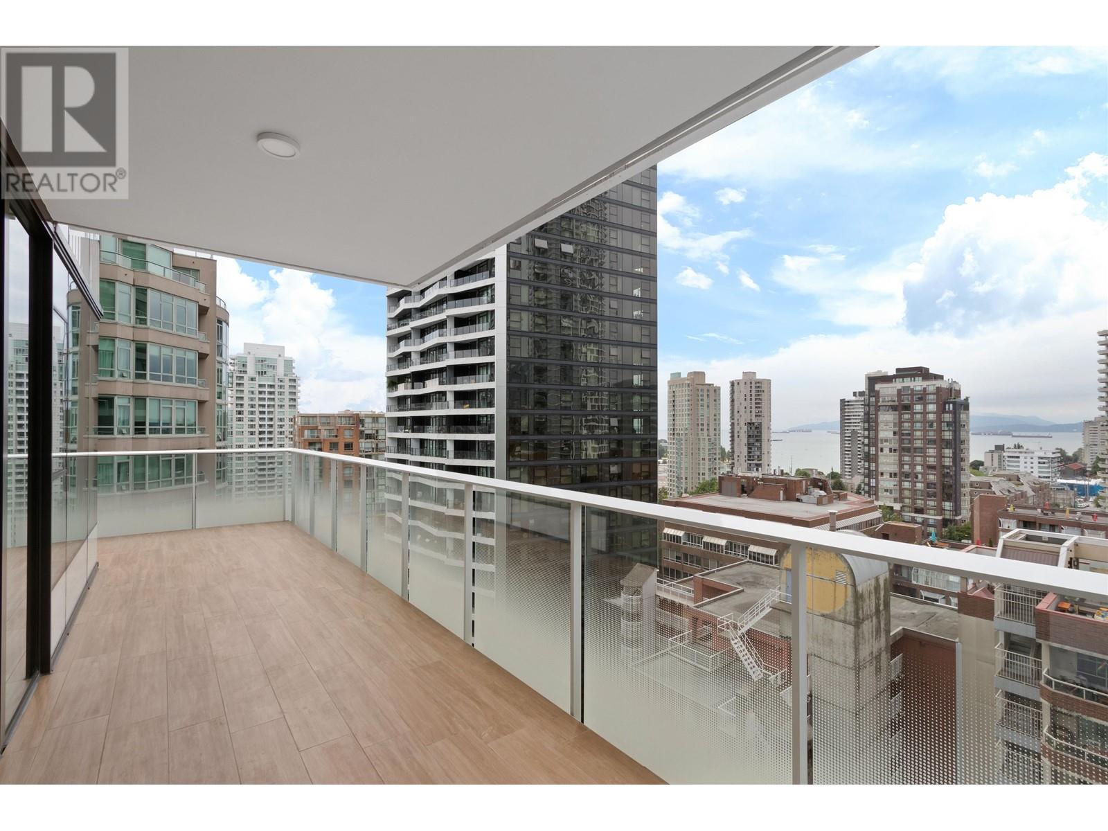 Listing Picture 24 of 32 : 1504 1335 HOWE STREET, Vancouver / 溫哥華 - 魯藝地產 Yvonne Lu Group - MLS Medallion Club Member