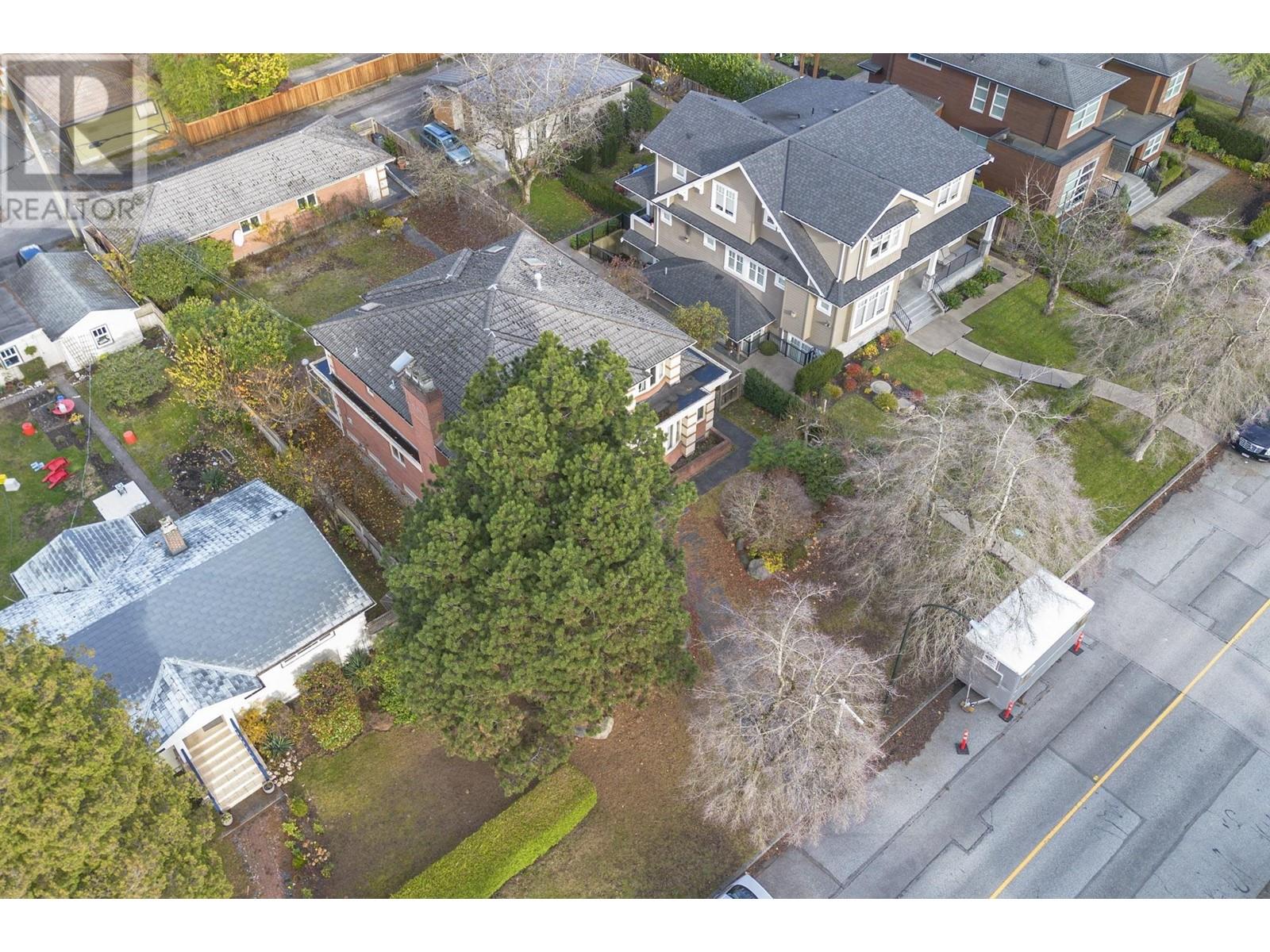 Listing Picture 4 of 15 : 2123 W 57TH AVENUE, Vancouver / 溫哥華 - 魯藝地產 Yvonne Lu Group - MLS Medallion Club Member