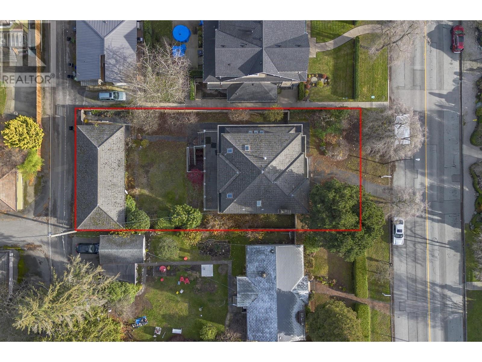 Listing Picture 2 of 15 : 2123 W 57TH AVENUE, Vancouver / 溫哥華 - 魯藝地產 Yvonne Lu Group - MLS Medallion Club Member