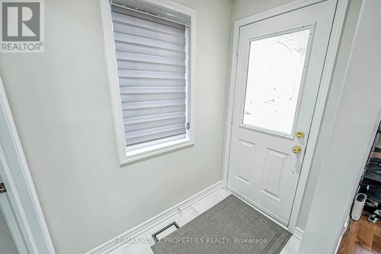 34 Hyacinth Crescent, Toronto, Ontario  M1X 1W9 - Photo 4 - E10875170