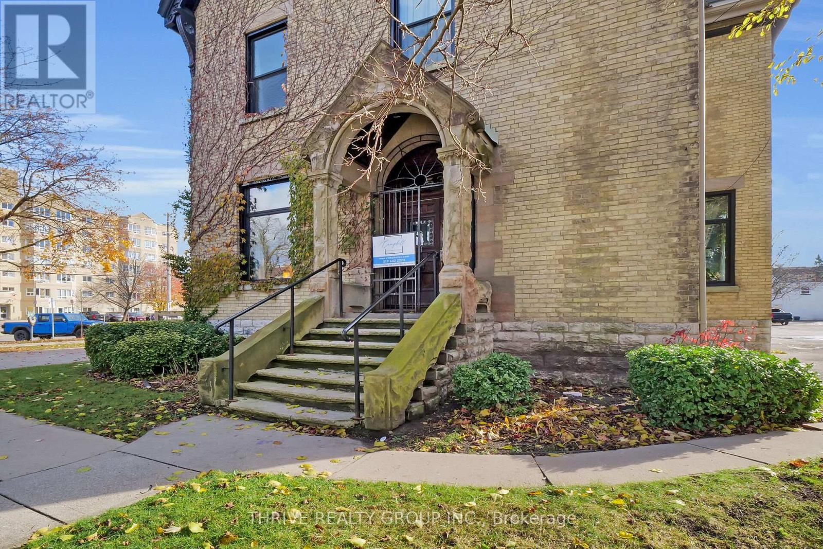 533 Queens Avenue